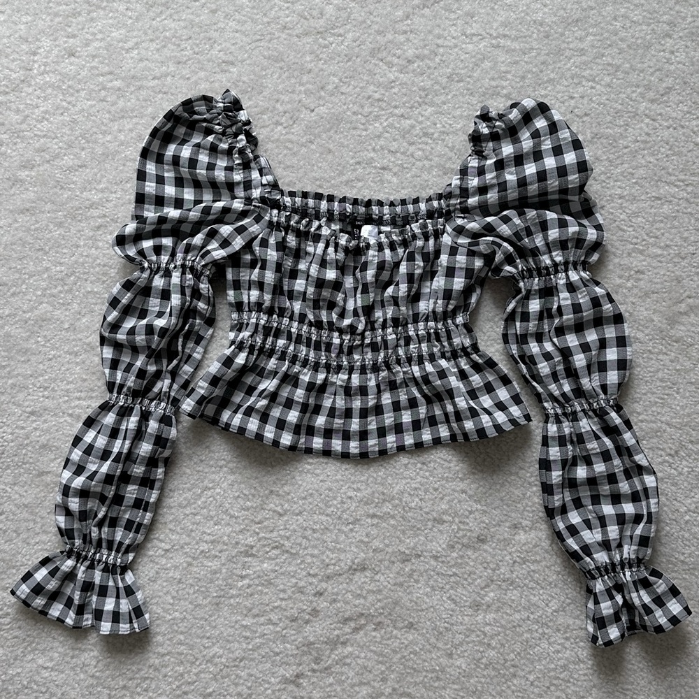 New gingham puffy sleeve top!